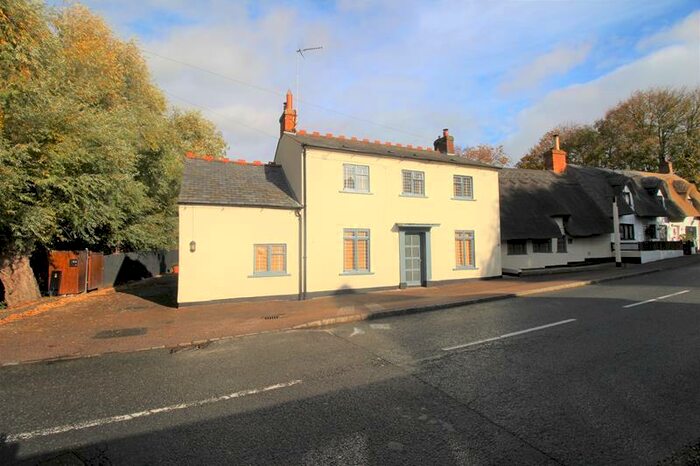 2 Bedroom Flat To Rent In High Street, Thurleigh, Beds, MK44