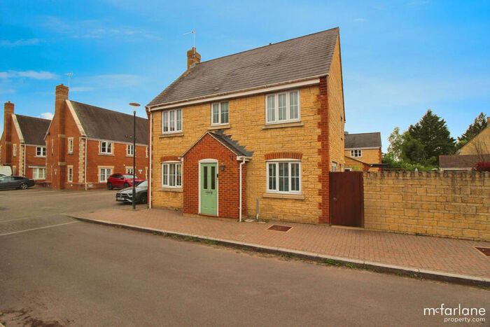 4 Bedroom Semi-Detached House To Rent In Minnow Close, Oakhurst, Swindon, SN25