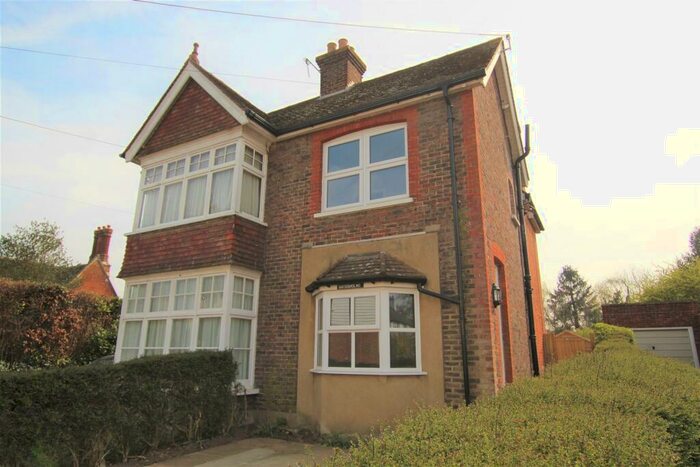 2 Bedroom Semi-Detached House To Rent In Yalding, ME18