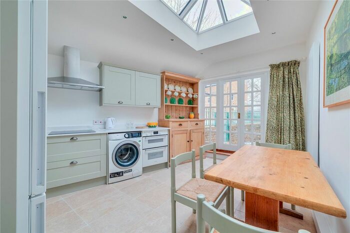 2 Bedroom Flat To Rent In Parthenia Road, London, SW6