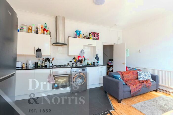 3 Bedroom Maisonette To Rent In Wightman Road, Harringey, London, N8