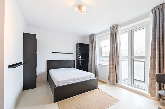 3 Bedroom Flat To Rent In Stockwell Gardens Estate, Stockwell, London, SW9