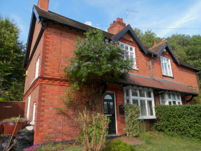 2 Bedroom House To Rent In Village Road, Clifton Village, NG11