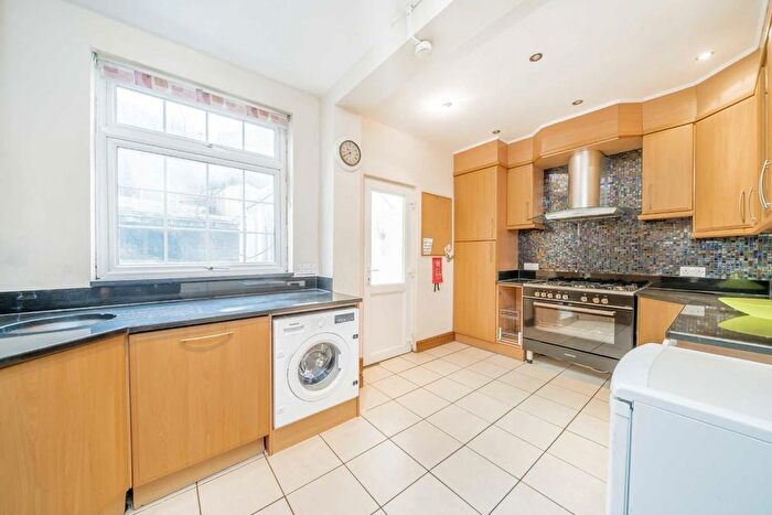 5 Bedroom Semi Detached House To Rent In Valleyfield Road, Streatham, SW16