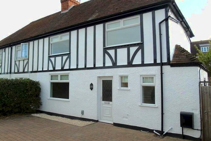 3 Bedroom Semi-Detached House To Rent In Woodlands Park Road Maidenhead Berkshire, SL6
