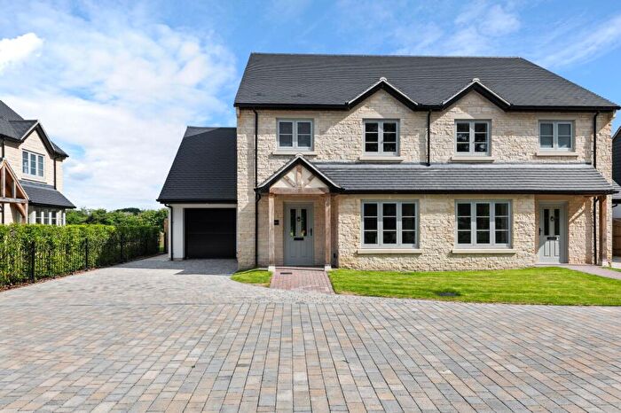4 Bedroom Semi-Detached House For Sale In The Meadow, Martins Lane, OX29