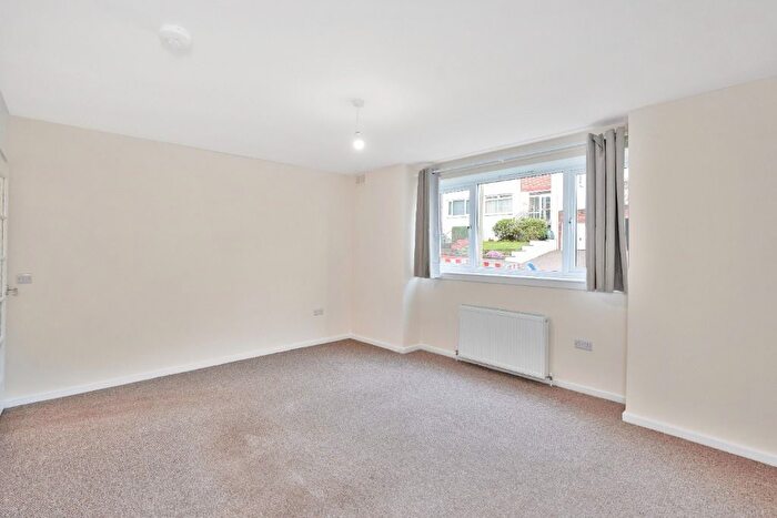2 Bedroom Flat To Rent In Caiystane Gardens, Edinburgh, EH10