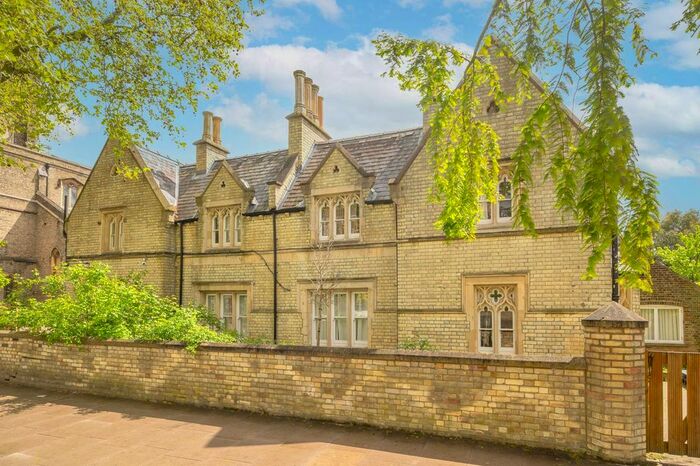 3 Bedroom Flat To Rent In Pemberton Gardens, Tufnell Park, London, N19