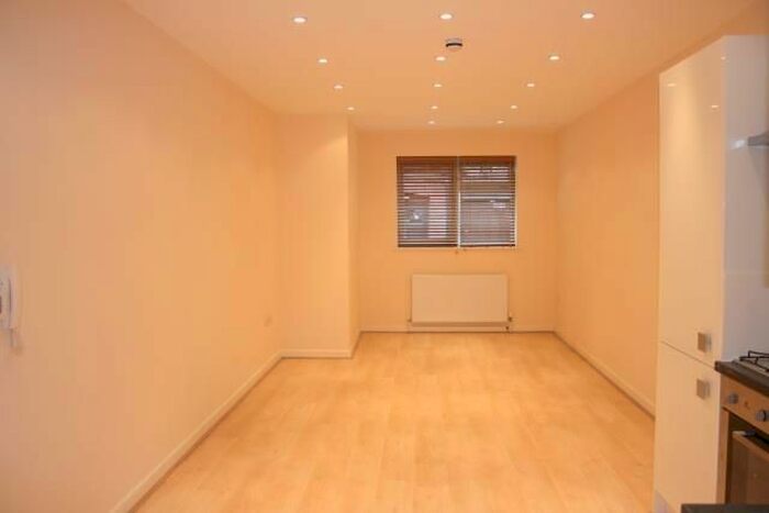 Studio To Rent In Finchley Road, Temple Fortune, NW11
