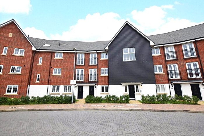 2 Bedroom Apartment To Rent In Fulmar Crescent, Bracknell, Berkshire, RG12