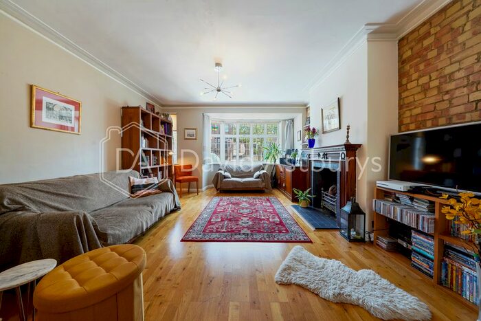 4 Bedroom Semi-Detached House To Rent In Raleigh Drive, Whetstone, London, N20