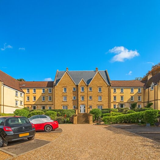 2 Bedroom Terraced House For Sale In The Grove Browns Lane, Stonehouse, GL10