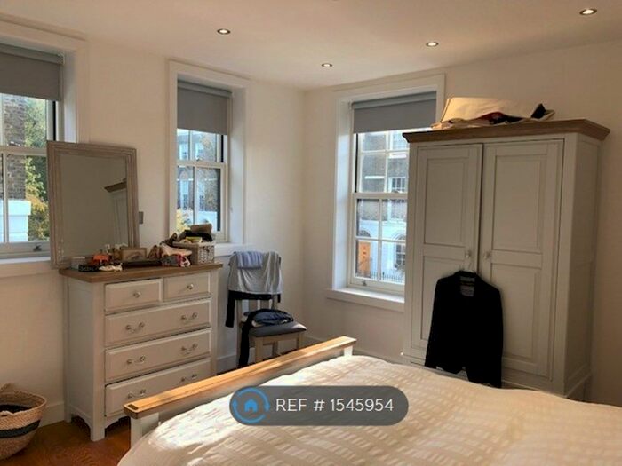 2 Bedroom Flat To Rent In Amwell Street, London, EC1R
