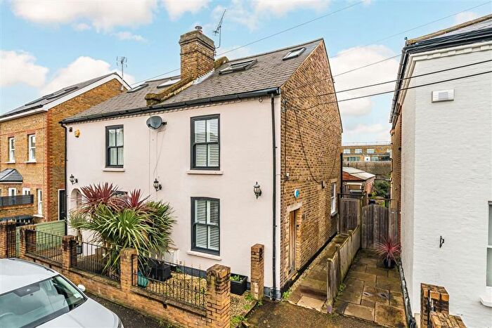 3 Bedroom Property For Sale In Latimer Road, Teddington, TW11