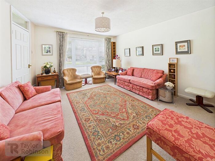 5 Bedroom Semi-Detached House For Sale In Heathfield, Pound Hill, Crawley, RH10