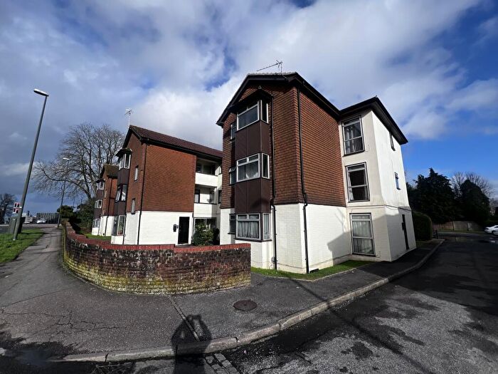 1 Bedroom Flat For Sale In Hollin Court, Crawley, West Sussex, RH10