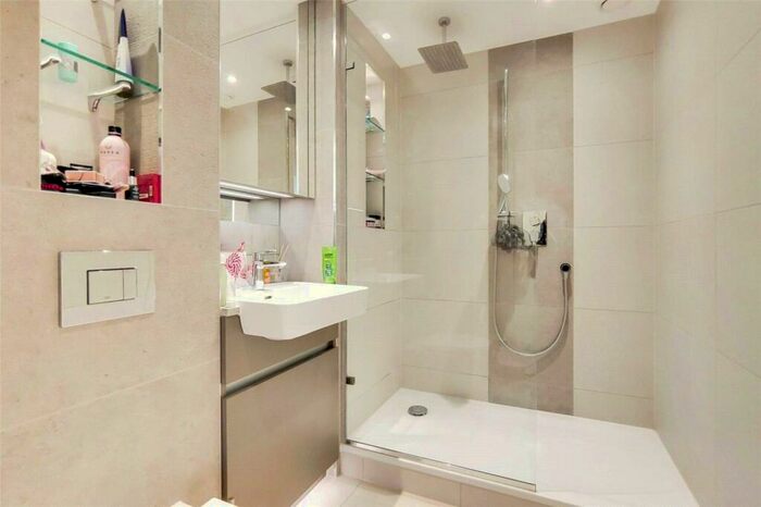 2 Bedroom Flat For Sale In Deveraux House, Duke Of Wellington Avenue, SE18