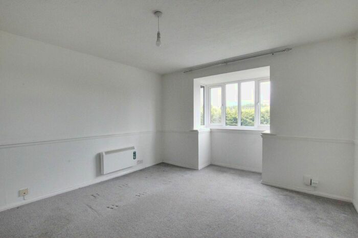 2 Bedroom Flat To Rent In Bryanstone Road, EN8