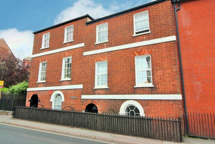 1 Bedroom Flat To Rent In Magdalen Street, Exeter, EX2