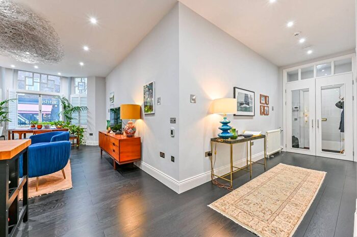 3 Bedroom Flat To Rent In Montagu Mansions, Marylebone, London, W1U