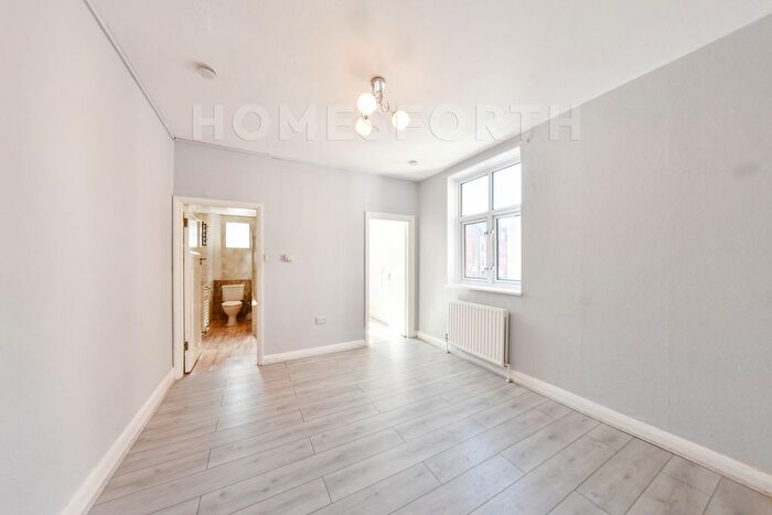 2 Bedroom Flat To Rent In Drake House, Stepney Way, Tower Hamlets, E1