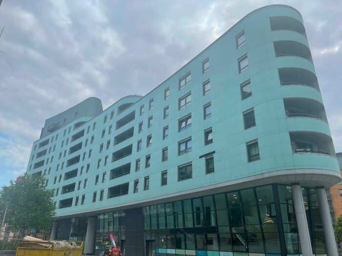 2 Bedroom Apartment For Sale In Gateway West, Leeds City Centre, LS9