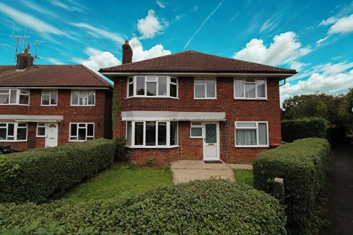 2 Bedroom Flat To Rent In Bush Close, Toddington, Dunstable, LU5