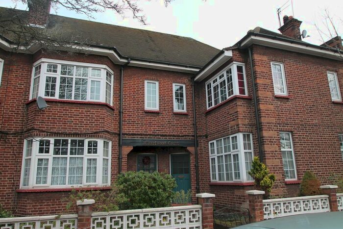 2 Bedroom Flat To Rent In Hazelwood Lane, Palmers Green, London, N13