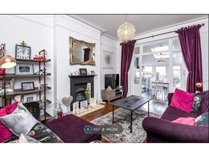 2 Bedroom Flat To Rent In Copers Cope Road, Beckenham, BR3