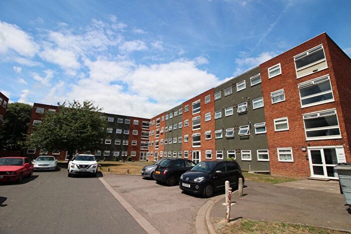 2 Bedroom Flat To Rent In Memorial Close, Hounslow, TW5