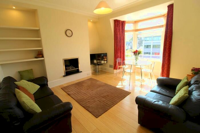 2 Bedroom Flat To Rent In Blenheim Place, Top Floor AB25