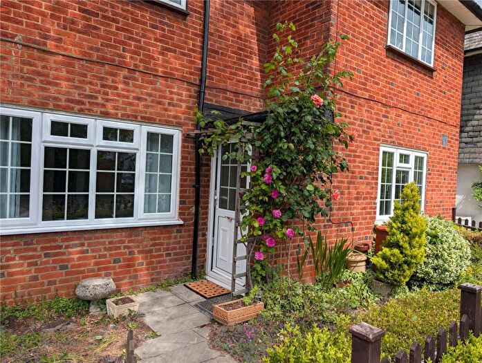2 Bedroom Flat To Rent In Roe Lane, Kingsbury, London, NW9