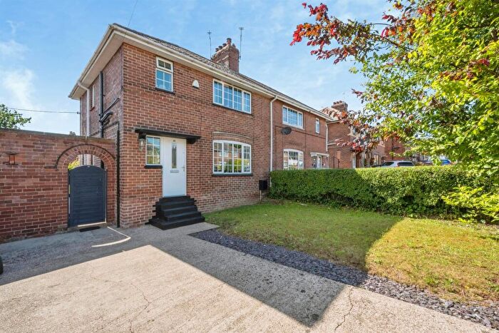 3 Bedroom Semi-Detached House For Sale In East Street, Harworth, Doncaster, DN11