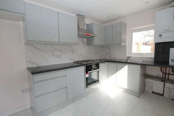 3 Bedroom Semi-Detached House To Rent In Park Road, Hoddesdon EN11