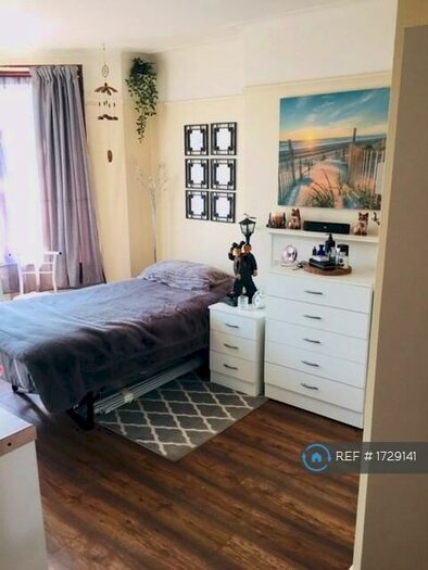 Studio To Rent In Grenoble Gardens, London, N13