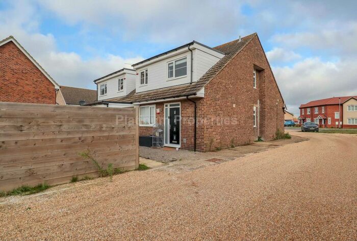 2 Bedroom Flat To Rent In Druids Close, Beck Row, IP28