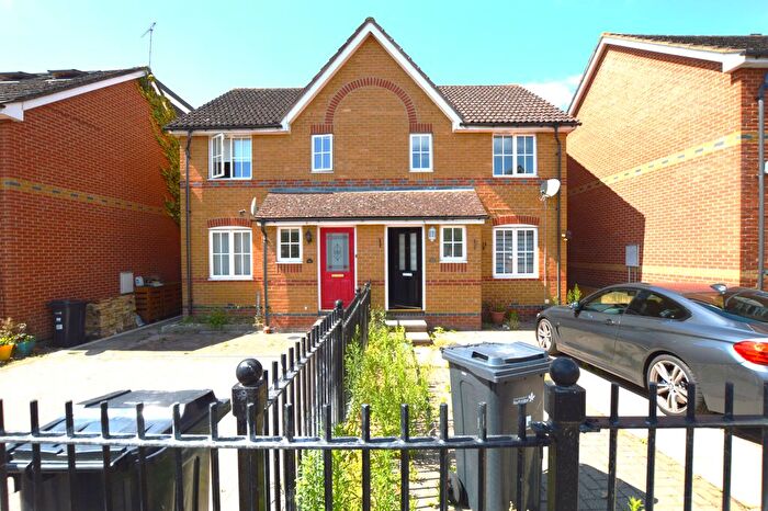 3 Bedroom Semi Detached House To Rent In Karina Close, Chigwell, IG7