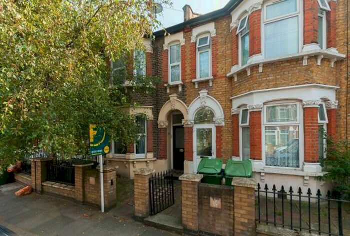 2 Bedroom Flat To Rent In Studley Road, Forest Gate, East London, E7