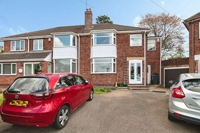 4 Bedroom Detached House For Sale In Medcroft Avenue, Birmingham, B20