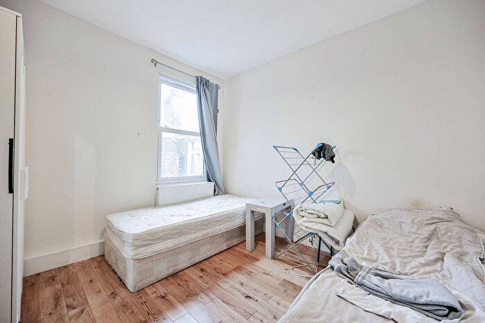 2 Bedroom Flat For Sale In Mount Pleasant Road, London, Tottenham, London, N17