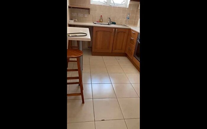 2 Bedroom Flat For Sale In Byron Way, Northolt, UB5