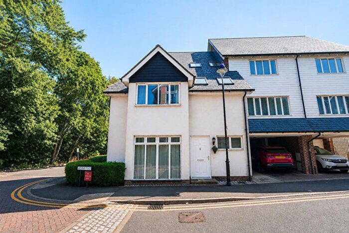 4 Bedroom End Of Terrace House For Sale In Ambleside Place, Canterbury, Kent, CT2