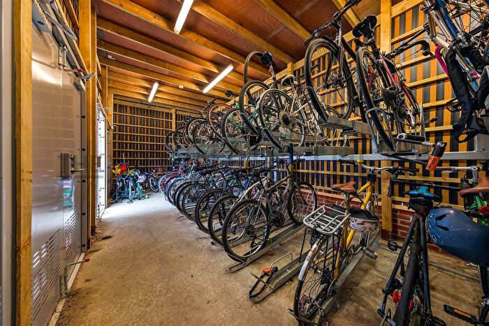 2 Bedroom Flat To Rent In High Road Leyton, London, E10