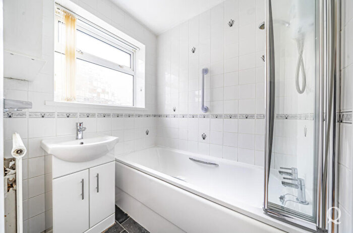 2 Bedroom Bungalow For Sale In Gayhurst Drive, Sittingbourne, Kent, ME10