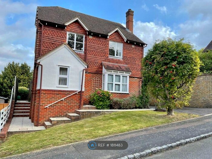 4 Bedroom Detached House To Rent In Brindles Field, Tonbridge, TN9