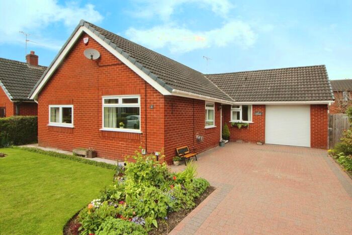 3 Bedroom Bungalow For Sale In Dane Grove, Mickle Trafford, Chester, Cheshire, CH2