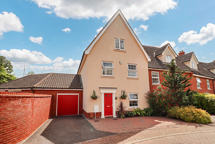 4 Bedroom Town House For Sale In Tyrrell Crescent, South Wootton, King's Lynn, Norfolk, PE30