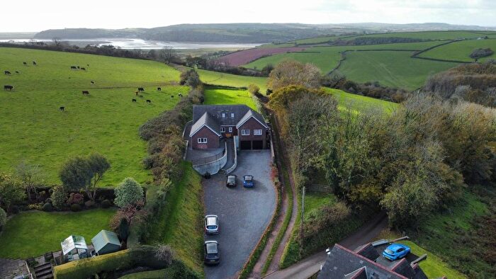 5 Bedroom Country House For Sale In Llanybri, Carmarthen, SA33