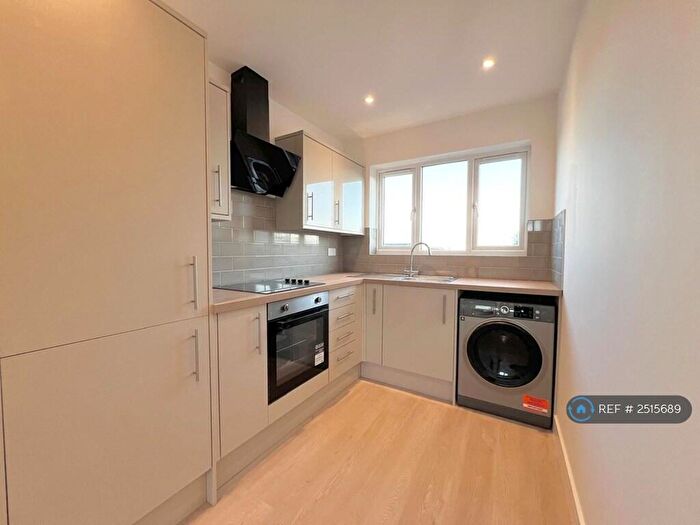 1 Bedroom Flat To Rent In Manor Road, Chigwell, IG7