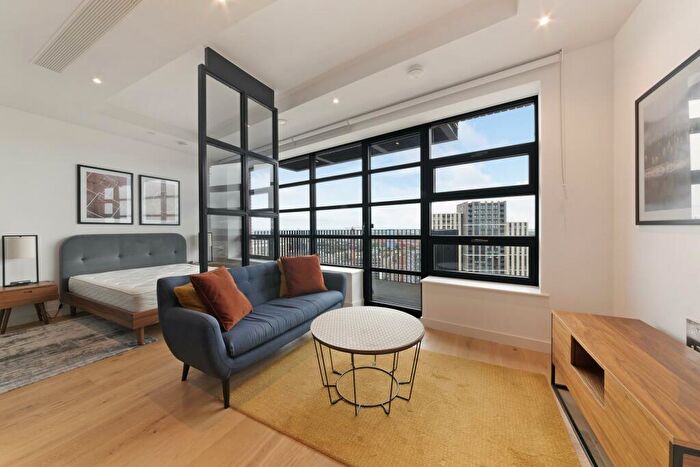 Apartment To Rent In Defoe House, London City Island, London, E14